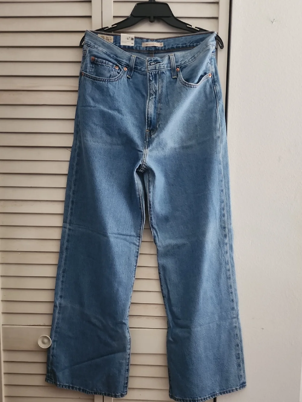 BRAND NEW LEVIS Classic Light Blue RIBCAGE WIDE Leg Jeans IN A SIZE 30 - Picture 3 of 10